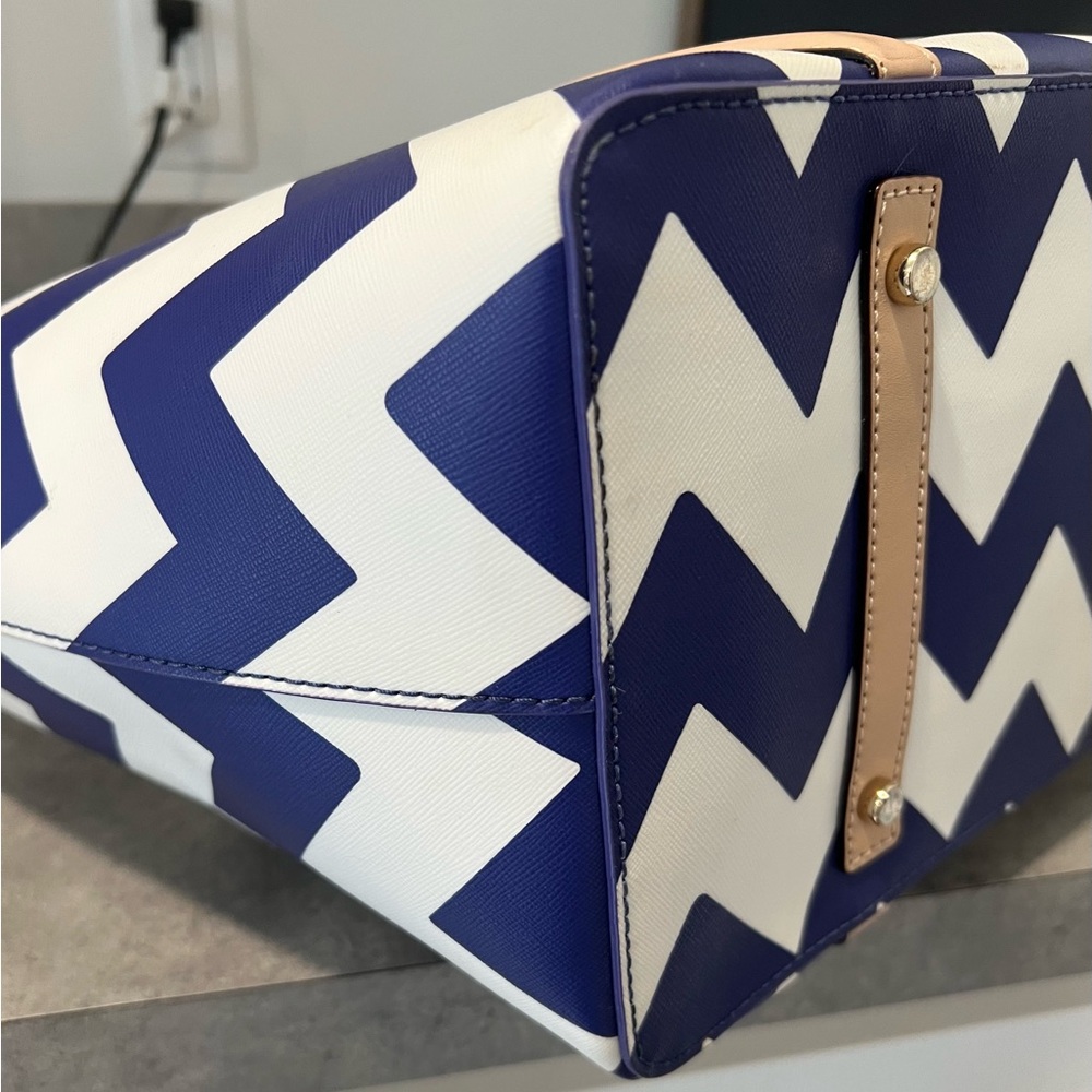 Kate Spade Large Harmony South of the Border Tote in Navy/White! - Picture 7 of 11
